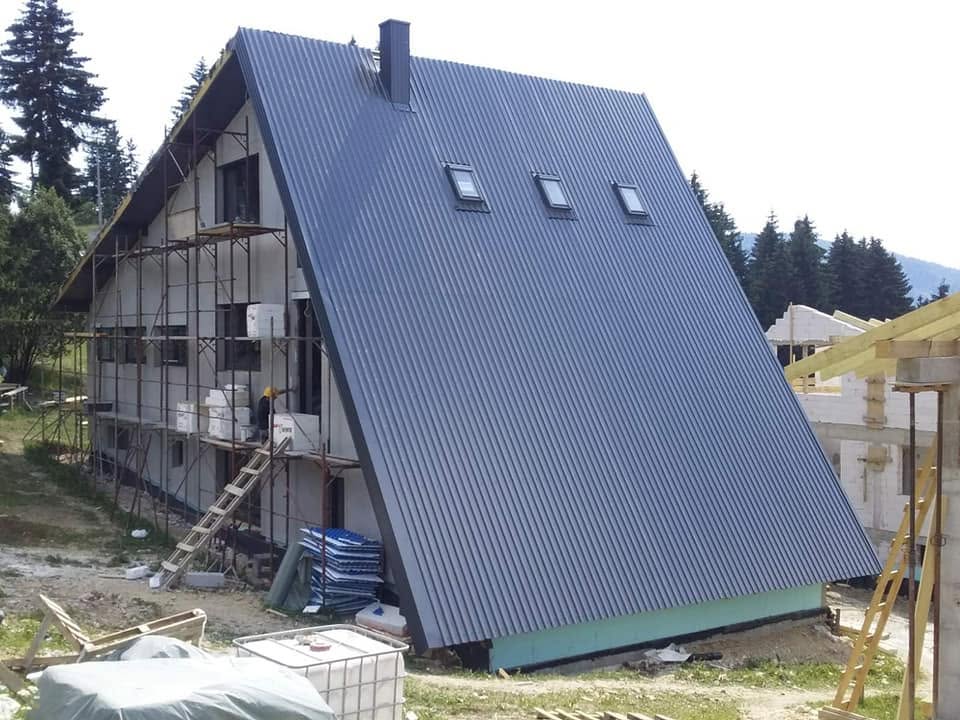Skladište sa krovnim panelima